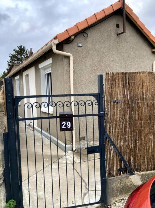 Jolie Maison Avec Courette Bourges Exteriör bild